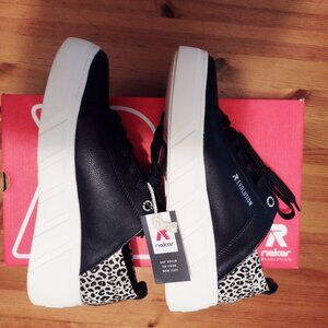 New ladies’ black sneakers by Rieker